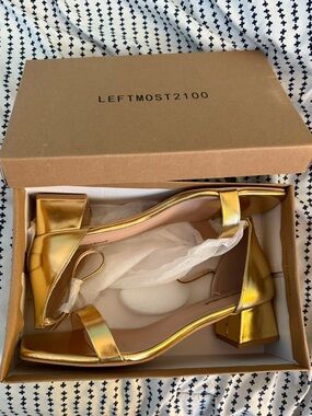Women's Amazon Short heels gold size 11 New in box